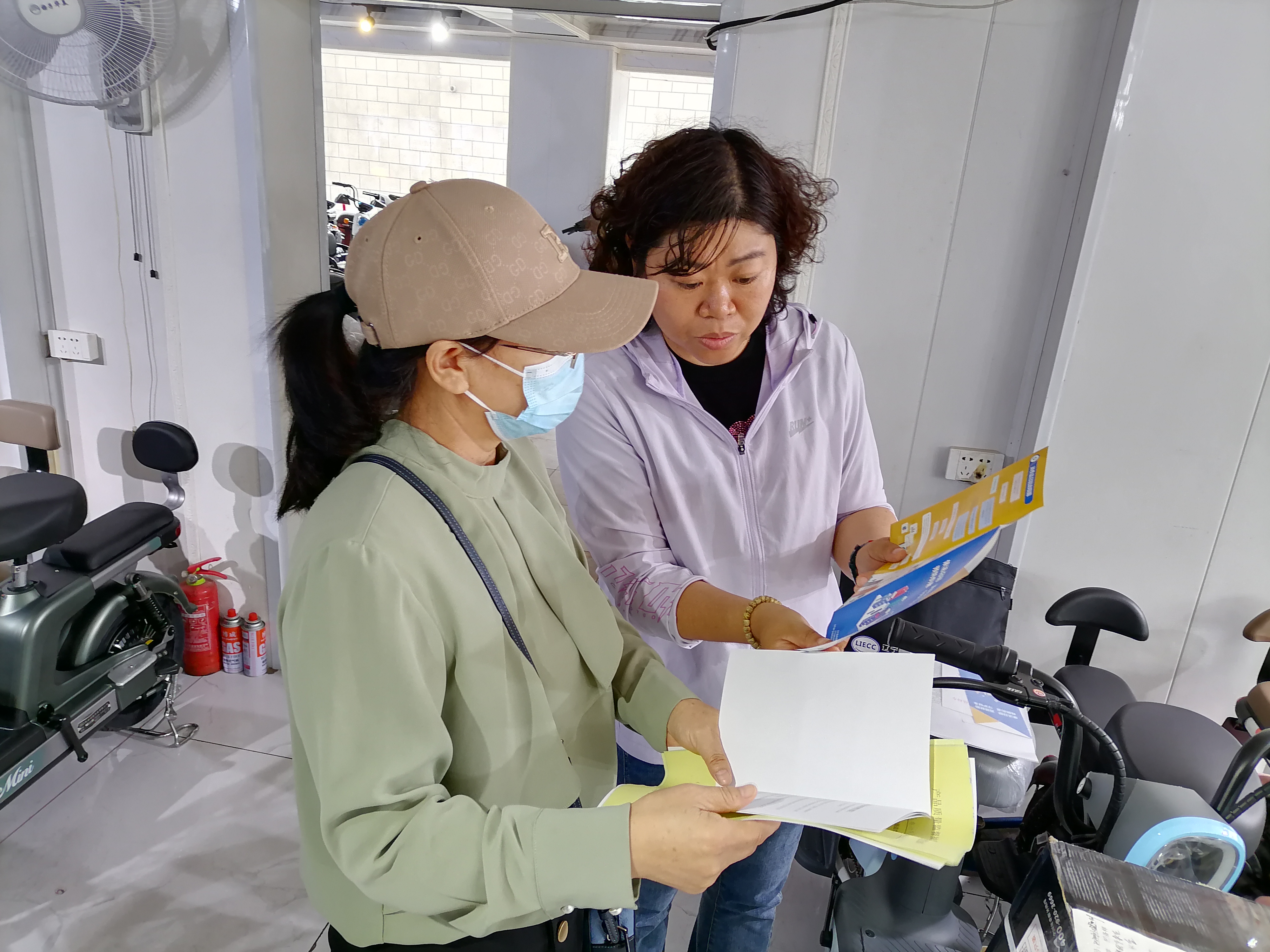 省产品风险监测与缺陷产品管理技术中心走进商户开展电动自行车产品质量安全宣传活动
